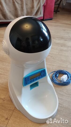 Кормушка автоматическая для кошек и собак