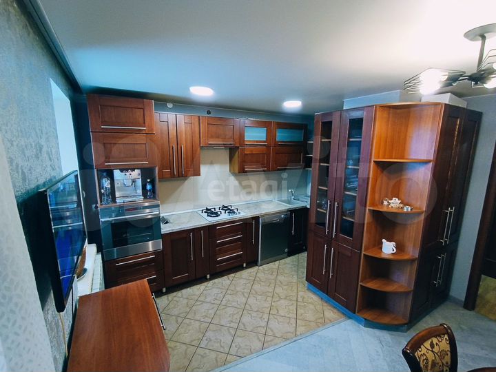 3-к. квартира, 100 м², 9/11 эт.