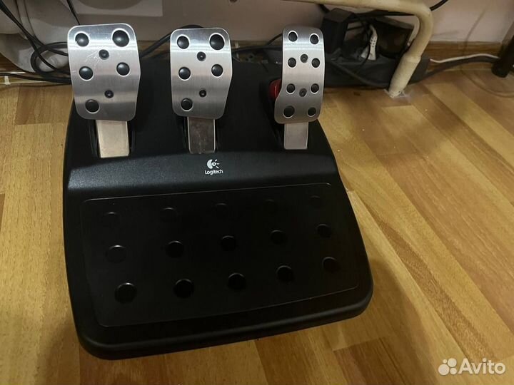 Игровой руль Logitech G25