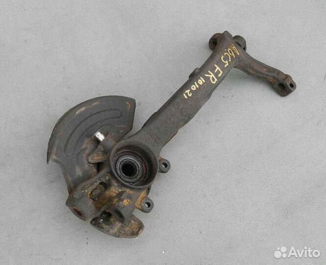 Кулак поворотный правый Audi A6 C5 1.8