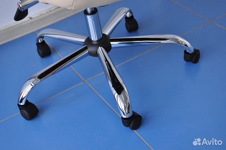 Офисное кресло 