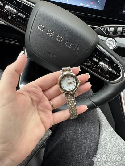 Наручные часы женские swarovsky