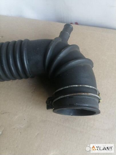 Патрубок воздушного фильтра mitsubishi pajero