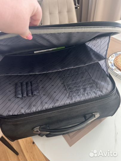 Чемодан на колесах