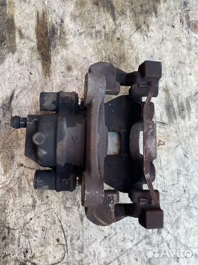 Суппорт задний левый Mercedes-Benz E-Class W212