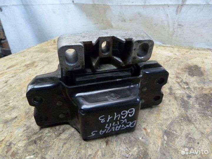 Опора двигателя левая Skoda Octavia (A5 1Z) 2004-2