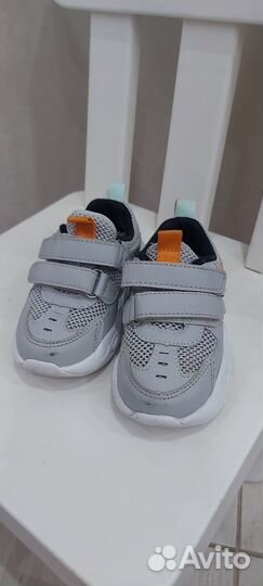 Кроссовки капика 22