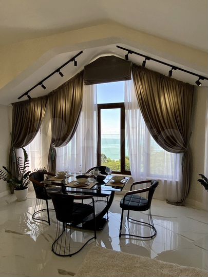 3-к. квартира, 150 м², 4/4 эт.