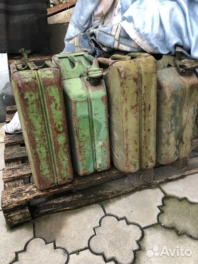 Канистры металлические 20 литров