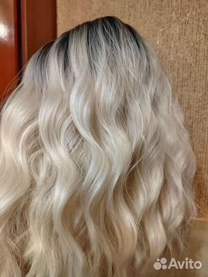 Парик каре блонд омбре волнистый. Новый