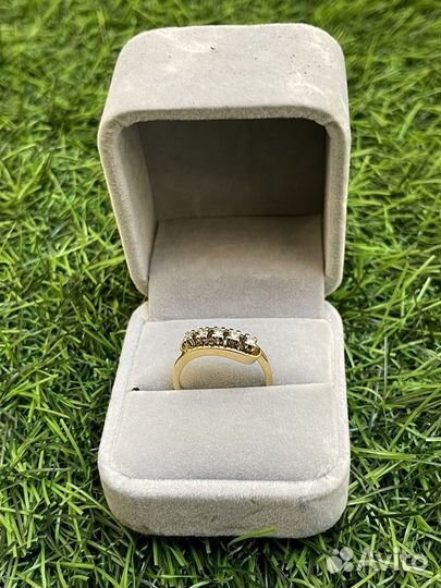 Золотое кольцо с бриллиантами 750