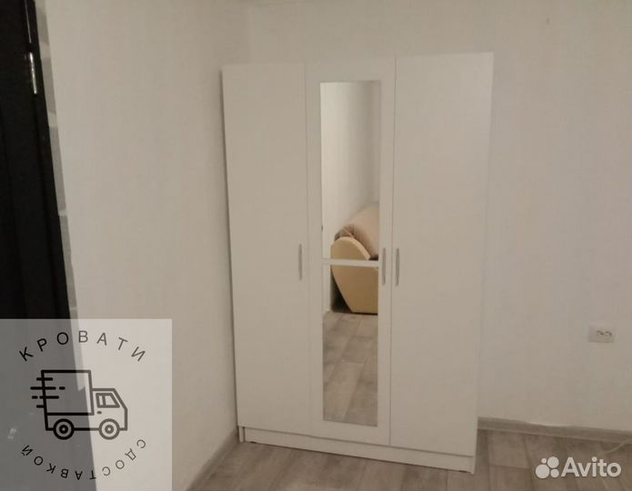 Шкаф трехстворчатый