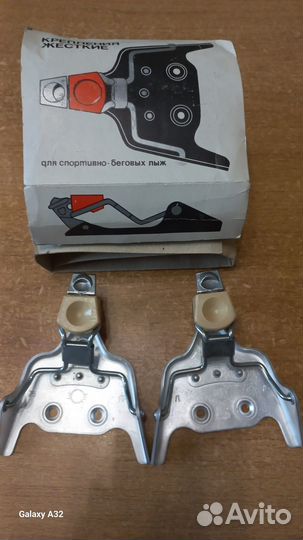 Крепления жесткие для лыж СССР
