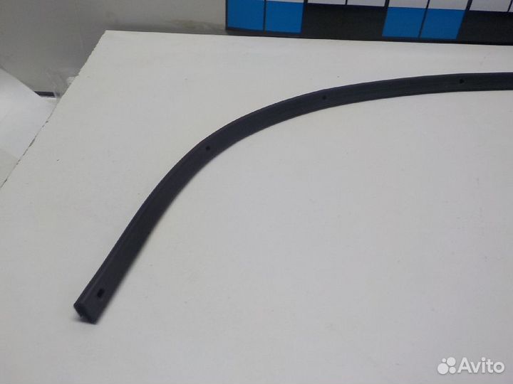 Уплотнитель капота Nissan Pathfinder R52