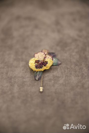 Ожерелье, броши, браслеты