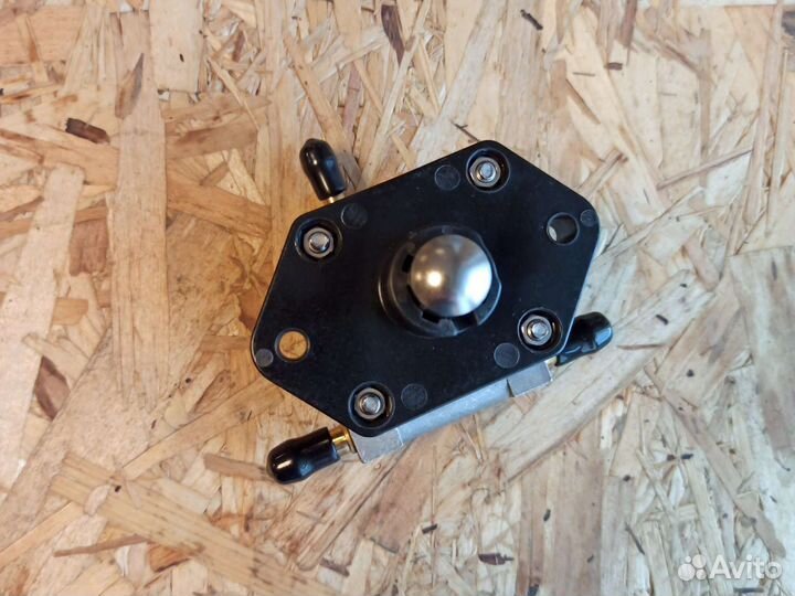 Топливный насос лодочного мотора Mercury 8M0118177