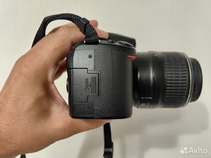 Nikon D3000 Kit 15400 кадров