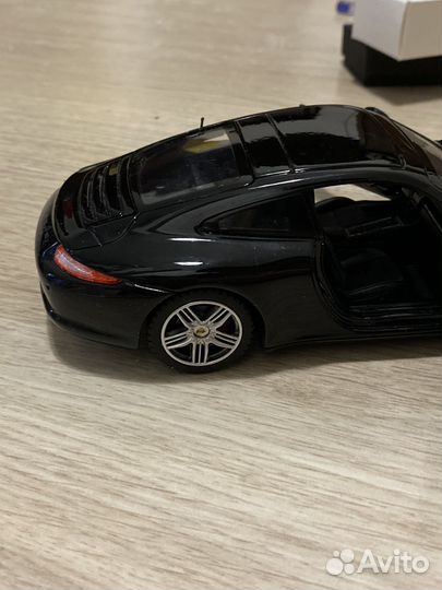 Коллекционная машинка Porsche 911 Carrera S