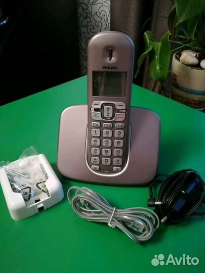 Продам новый домашний телефон philips