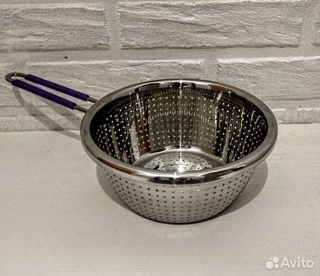 Дуршлаг 22 см с ручкой