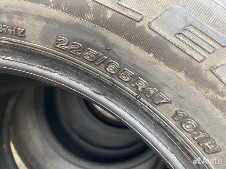 Bridgestone Dueler H/T 687 195/65 R17