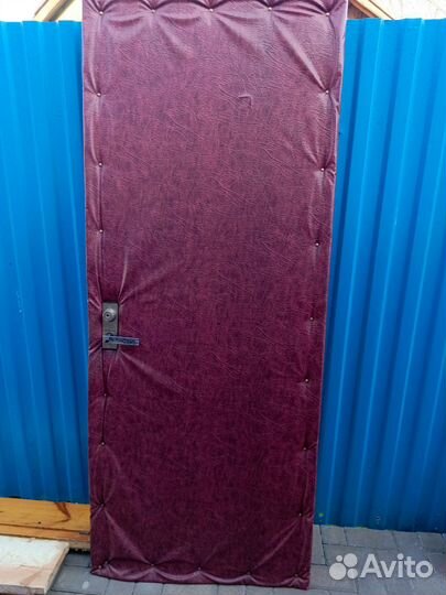 Дверь входная деревянная