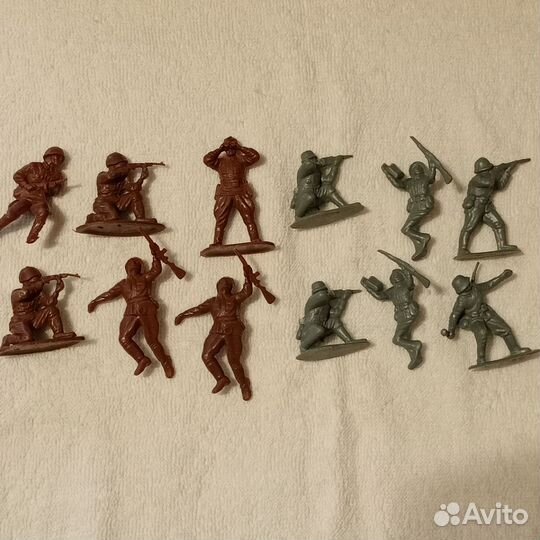 Детские самолеты и солдатики из СССР и 90-х