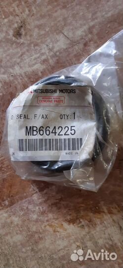 Сальник дифференциала MB664225
