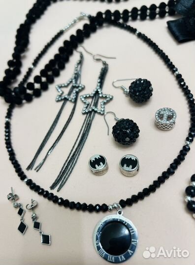 Набор украшений в черном цвете