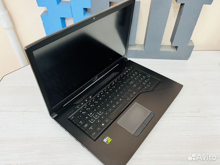 Asus ROG core i7-8750h GTX 1070 8gb