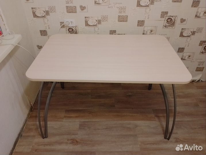 Кухонный стол
