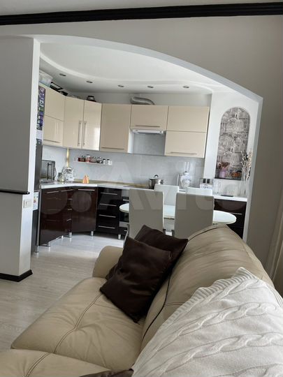 3-к. квартира, 90 м², 5/5 эт.