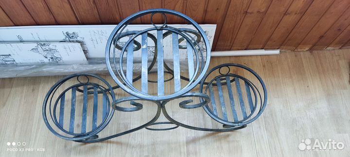 Подставка для цветов напольная металлическая