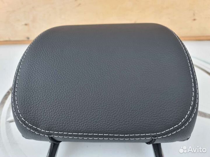 Новый подголовник передний правый Mercedes W213