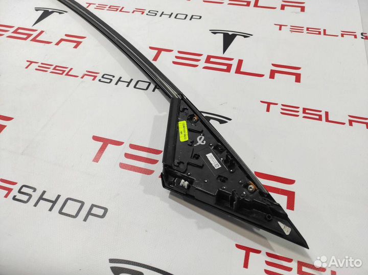 Молдинг кузова боковой Tesla Model X рест. 2022