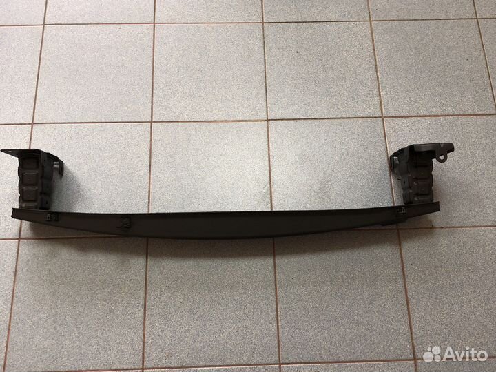 Усилитель переднего бампера Skoda Fabia 2010-15