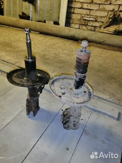 Стойки передние, разборные на камри тойоту 40-41к