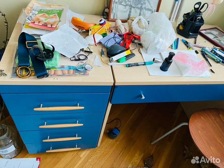 Двухъярусная кровать со столом и стеллажом