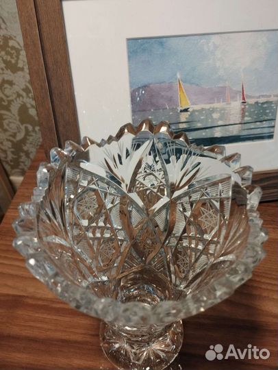 Хрустальная ваза цветочная