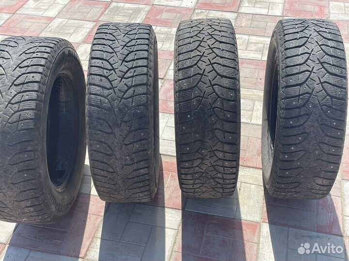 Bridgestone Blizzak Ice 215/65 R16