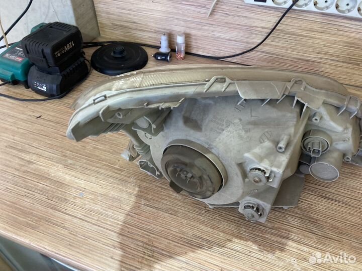 Toyota premio 240 фара