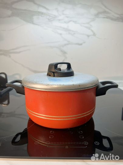 Кастрюля с крышкой