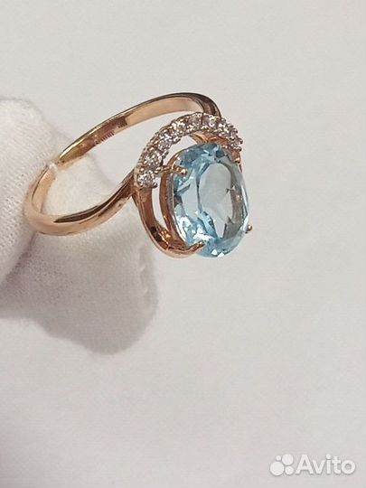 Золотое кольцо с камнем 18р