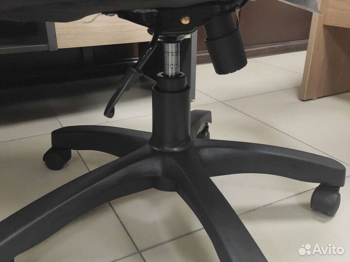 Кресло Менеджер коричневый кожзам с механизмом Топ