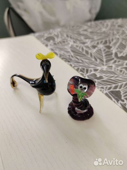 Фигурки из цветного стекла