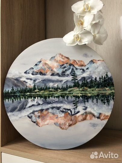 Картина маслом горы на круглом холсте