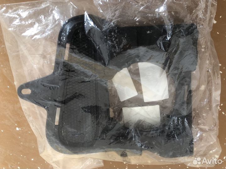 52712-60020 вставка птф LX570 2012-15 новая