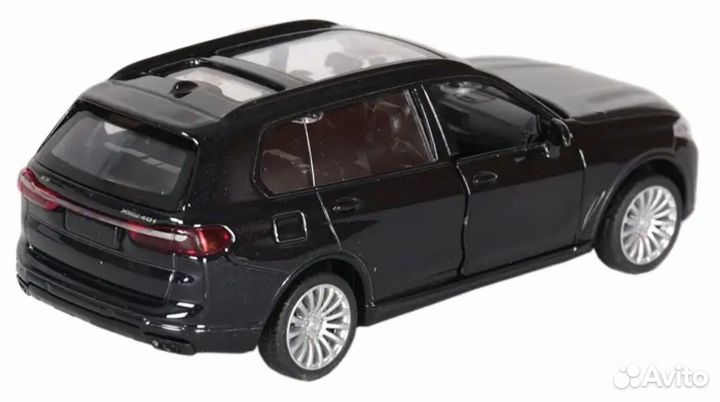 Модель машины BMW X7 1:44