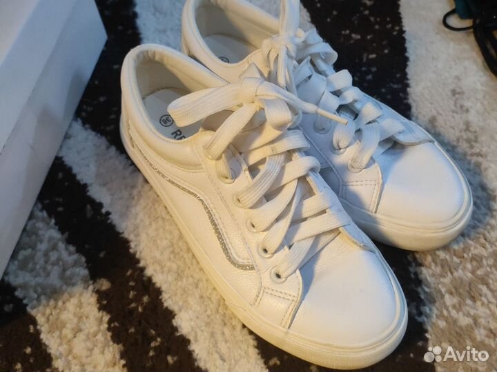 Кеды для девочки белые