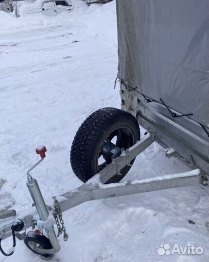 Крепление запасного колеса для прицепа